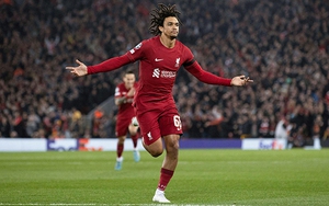 Alexander-Arnold đáp trả chỉ trích bằng 'siêu phẩm' sút phạt