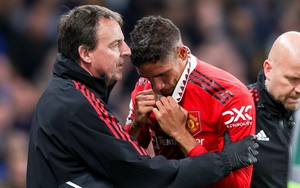 Varane bị chấn thương: Pháp buồn 1, MU lo 10