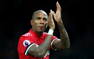 'Nếu không mua hậu vệ trái nữa, M.U sẽ lại nhìn Man City vô địch. Mourinho bị sa thải'