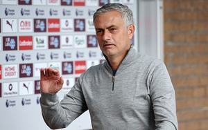 Mourinho: 'Bạn có biết M.U sẽ tốn bao nhiêu nếu sa thải tôi không?'