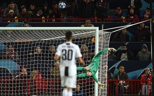 Fan M.U: Sir Alex có thể đánh bại Juventus chỉ với De Gea và 10 khúc gỗ