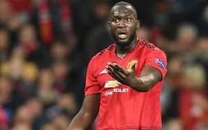 Fan M.U phẫn nộ và suy sụp trước những pha đỡ bóng siêu tệ của Lukaku