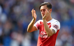 Mesut Oezil phản pháo Wenger, nhấn mạnh Arsenal phải giành danh hiệu