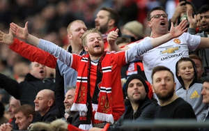 CĐV M.U hả hê khi Mourinho bị sa thải, đề cập tới HLV Park Hang Seo