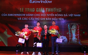 Người hùng Quang Hải, Huy Hùng, Anh Đức nhận tận tay phần thưởng từ Eurowindow