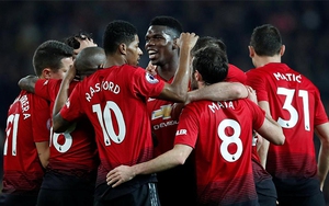 VIDEO: Xem Paul Pogba chỉ đạo các cầu thủ M.U như HLV trong đường hầm