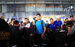 CẬP NHẬT tối 3/12: Tuyển Việt Nam về nước trong sự chào đón nồng nhiệt. Mourinho bị tân binh M.U chỉ trích