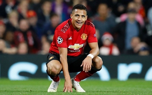 Nỗi xấu hổ mới cho Alexis Sanchez: Chấn thương vì va chạm với... trọng tài