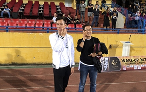 VIDEO: HLV Lee Young Jin động viên Quế Ngọc Hải, chúc mừng Bùi Tiến Dũng