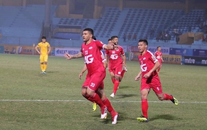 HLV Đức Thắng: 'Viettel bảo toàn tỉ số bằng cách nằm sân, làm chậm trận đấu'