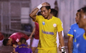 VIDEO: Xem lại pha bóng thủ thành Tuấn Mạnh biếu không bàn thắng cho Hải Phòng