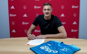 Tân binh Ajax phải chép phạt 1.000 lần trong ngày ra mắt vì lỡ... chê CLB trong quá khứ