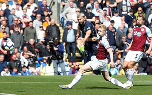 VIDEO Burnley 0-1 Man City: Aguero sắm vai người hùng, Man City tiến gần chức vô địch
