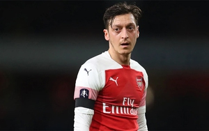 Chelsea đấu với Arsenal: Fan Arsenal ngao ngán trước pha sút penalty tập thảm họa của Oezil