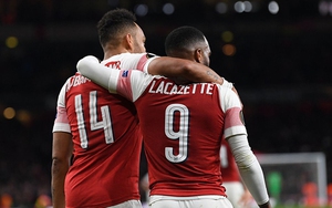 Arsenal 3-1 Valencia: Lacazette và Aubameyang rực sáng, Arsenal rộng cửa vào chung kết