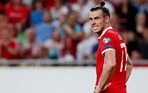 CĐV ngán ngẩm với pha bỏ lỡ cơ hội ghi bàn của Gareth Bale ở khoảng cách 3m