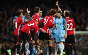 CẬP NHẬT sáng 29/4: Fellaini bị cảnh cáo, nhận án treo giò 3 trận. Man United đã chọn được người thay De Gea