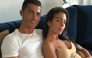 Cristiano Ronaldo xác nhận bạn gái mang bầu 5 tháng sau 8 tháng quen nhau