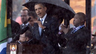 Phiên dịch viên trong lễ tưởng niệm Nelson Mandela bị tố lừa đảo