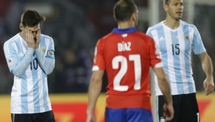 'Messi đi bộ khắp sân ở Chung kết, đáng bị tước băng đội trưởng'