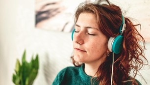 Ứng dụng tạo nhạc Suno bị kiện vi phạm bản quyền