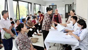 Nghị quyết 72-NQ/TW: Xây dựng gói dịch vụ y tế cơ bản thuộc phạm vi miễn phí