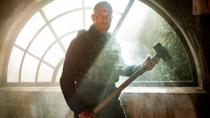 'Working Man' đứng đầu phòng vé Bắc Mỹ