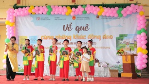 "Về quê cùng những khúc đồng dao": Hè ý nghĩa giữa lòng quê hương Nhạc sĩ Phạm Tuyên 