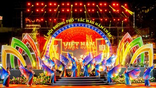 'Sắc màu năm châu' hội tụ trong lễ hội tại Hà Nội