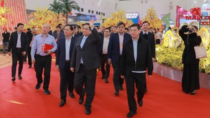 Thủ tướng Phạm Minh Chính dự tổng duyệt chương trình khai mạc Hội chợ Mùa Xuân - 2026
