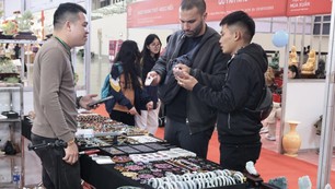 Hội chợ Mùa Xuân: Khách quốc tế ấn tượng về một Việt Nam giàu bản sắc, năng động