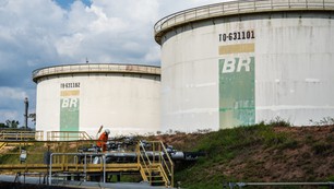 Xung đột tại Trung Đông: Giá dầu tăng vọt lên mức cao nhất trong gần 4 năm - Giá vàng và chứng khoán đi xuống