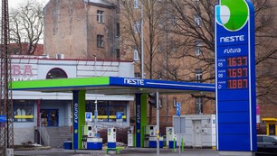 Giá dầu thế giới giảm mạnh trước thông tin Iran sẵn sàng đình chiến