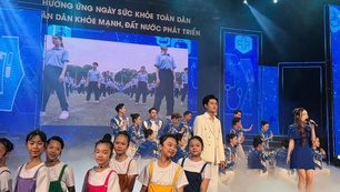 Chương trình chính luận nghệ thuật "Nhân dân khỏe mạnh - Đất nước phát triển"