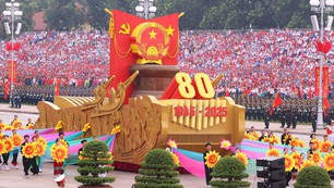 Phát triển con người từ chiều sâu văn hóa