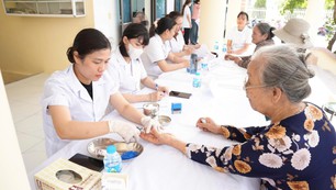 Từ năm 2026, người cao tuổi được khám sức khỏe định kỳ miễn phí ít nhất mỗi năm 1 lần