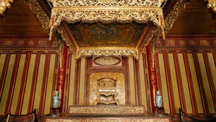 Bảo tồn tối đa yếu tố gốc khi phục chế Bảo vật quốc gia “Ngai vua triều Nguyễn”