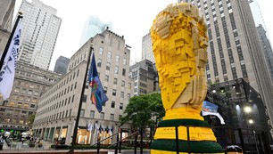 Thư nước Mỹ: New York lung linh trong lễ hội chung kết