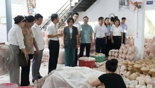 Phát triển kinh tế tập thể gắn với bảo tồn và phát huy giá trị làng nghề