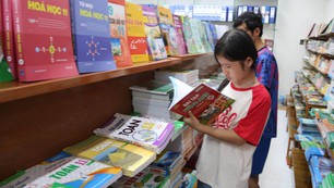 Thủ tướng chỉ đạo huy động tất cả nguồn lực, in ấn, cung ứng đủ sách giáo khoa