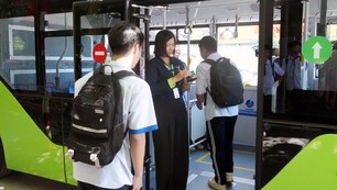 Quảng Ninh: Triển khai xe buýt điện đón học sinh đến trường