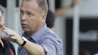Menezes dẫn dắt Selecao