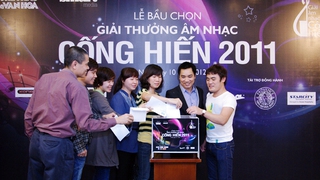 Bầu chọn giải Cống hiến tại Hà Nội: Tâm huyết với từng lá phiếu