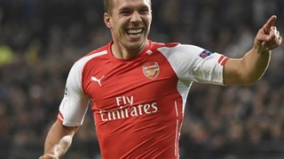 HLV Wenger khẳng định không bán Lukas Podolski