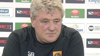 Steve Bruce: 'Cahill ngã vờ như đang diễn vở Hồ thiên nga'