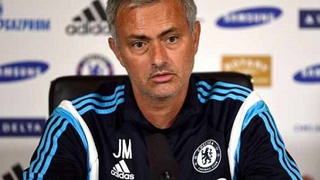 Mourinho 'nắn gân' trọng tài và FA ngay trước trận gặp Stoke