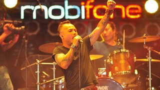 'Bão' rock hòa mình cùng giới trẻ Cần Thơ
