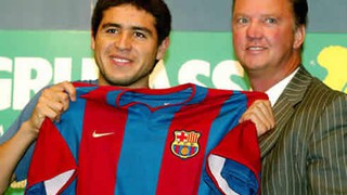 Vì sao Riquelme thất bại ở Barca?