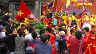 'Hỗn chiến' ở hội Gióng: Không thể tin hoàn toàn vào báo cáo!