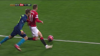 Đóng vai 'thợ lặn' bất thành, Januzaj tẽn tò nhận thẻ vàng